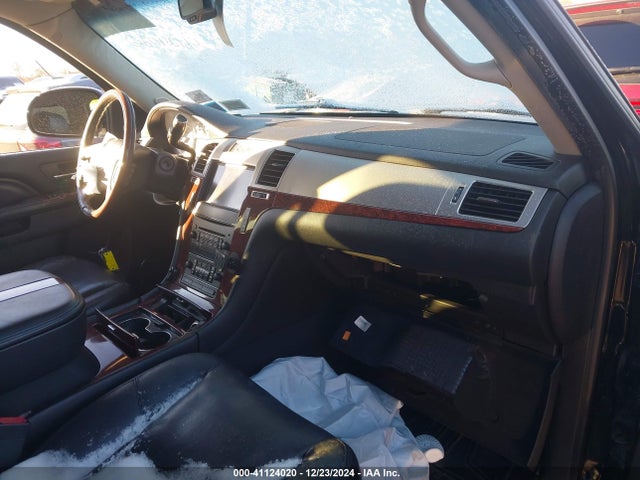 2011 CADILLAC ESCALADE 1GYS4AEF9BR252287 Photo 4