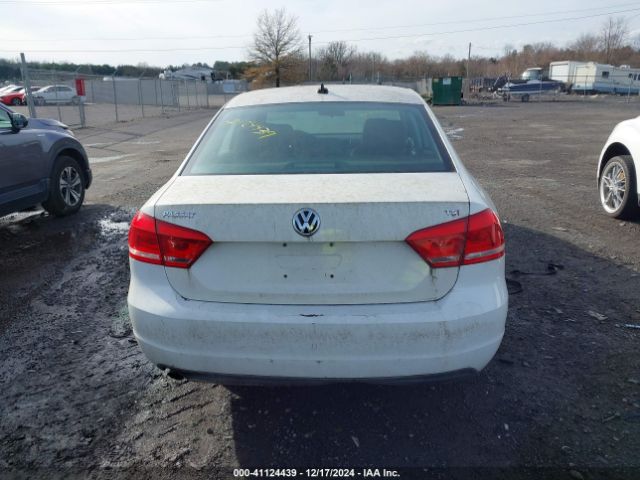 1VWAT7A36FC054887 Volkswagen Passat 1.8t Wolfsburg Edition