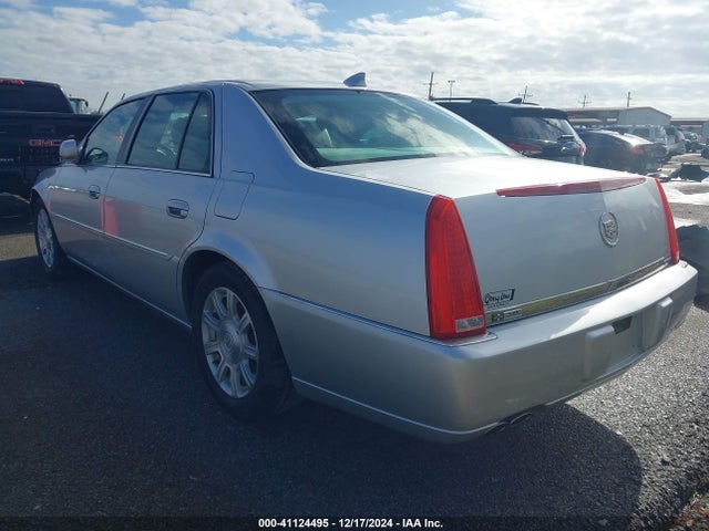2011 CADILLAC DTS 1G6KA5E65BU116521 Photo 2