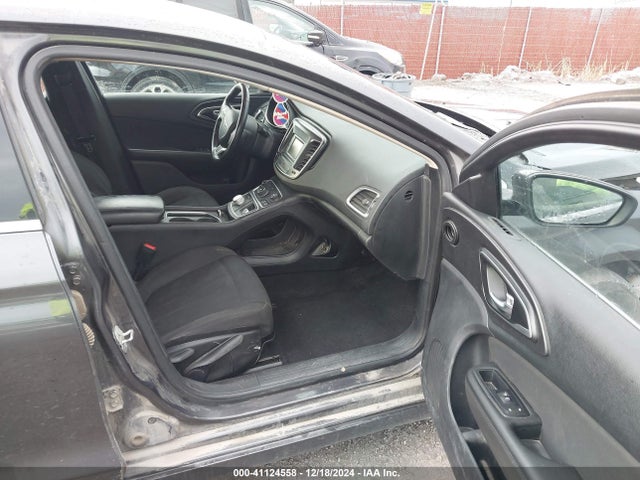 1C3CCCFBXGN186419 Chrysler 200 Touring
