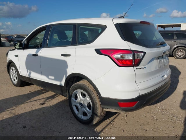 Ford ESCAPE S 2018 1FMCU0F74JUC72918 Image 3
