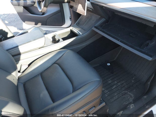 2021 TESLA MODEL Y 5YJYGDEE3MF299758 Photo 4