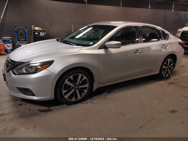 Nissan Altima 2.5 Sr 2017 1N4AL3AP8HC165397 Image 2