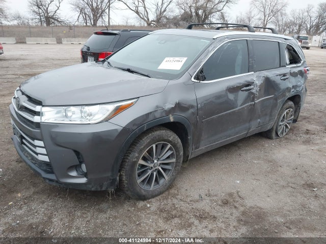 Toyota Highlander Xle 2017 5TDJZRFH4HS403645 Image 2