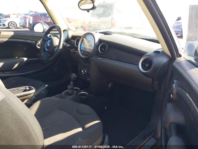 2011 MINI COOPER S CLUBMAN WMWZG3C57BTY35863 Photo 4