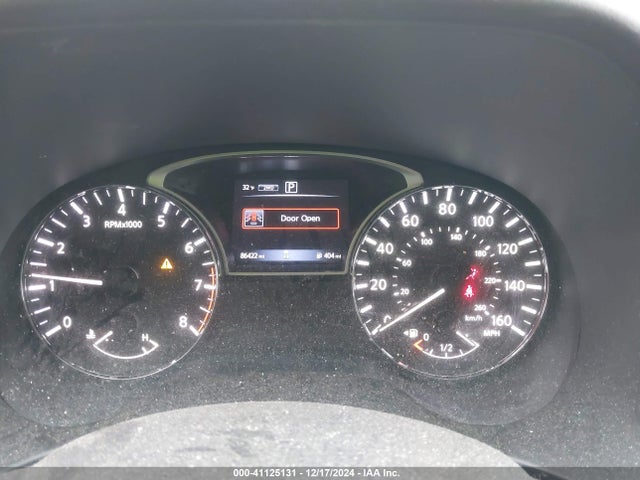 5N1DR2MM7JC638158 Nissan Pathfinder Sv