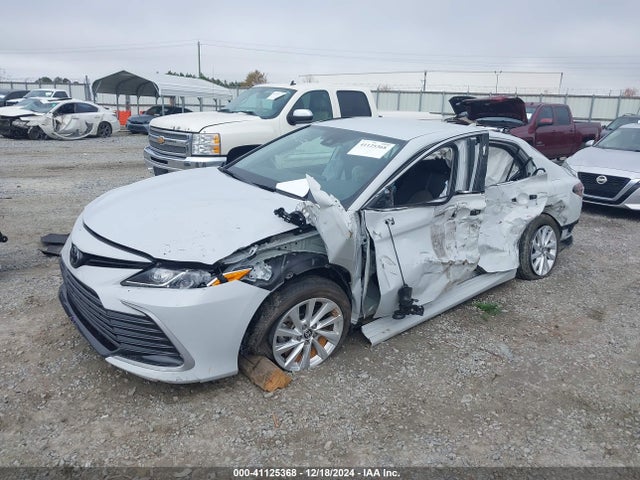 Toyota CAMRY LE 2024 4T1C11AK4RU203703 Image 2