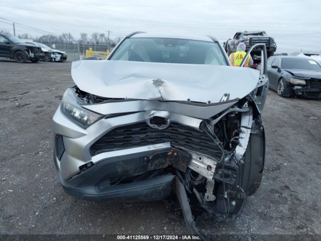 JTMF1RFV4KD013070 Toyota RAV4 LE