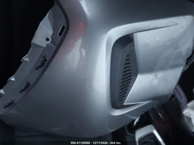 JTMF1RFV4KD013070 Toyota RAV4 LE