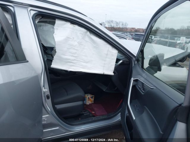 JTMF1RFV4KD013070 Toyota RAV4 LE