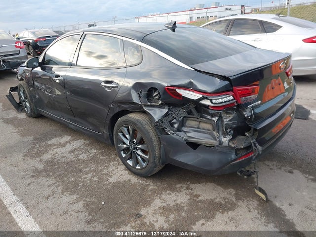 KIA Optima S 2018 5XXGT4L30JG246775 Image 3