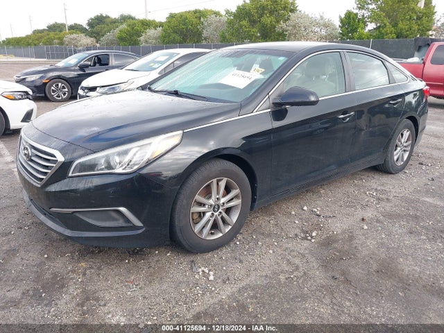 Hyundai SONATA SE 2017 5NPE24AF7HH480255 Image 2