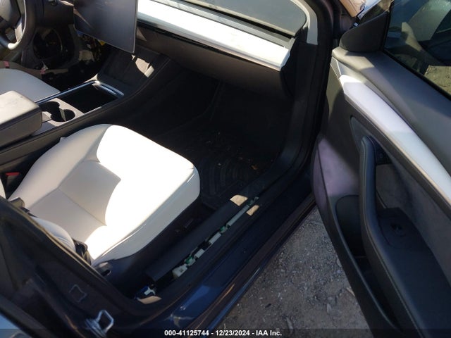 2022 TESLA MODEL 3 5YJ3E1EB3NF138932 Photo 4