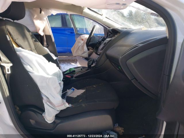 1FADP3K25JL315752 Ford FOCUS SE