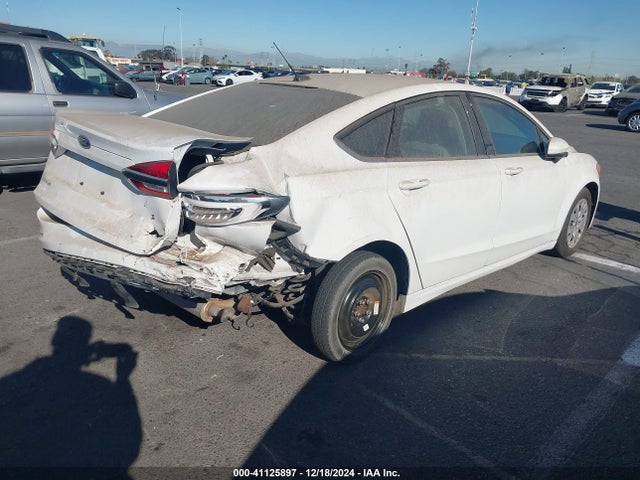 Ford FUSION S 2019 3FA6P0G70KR184034 Image 4