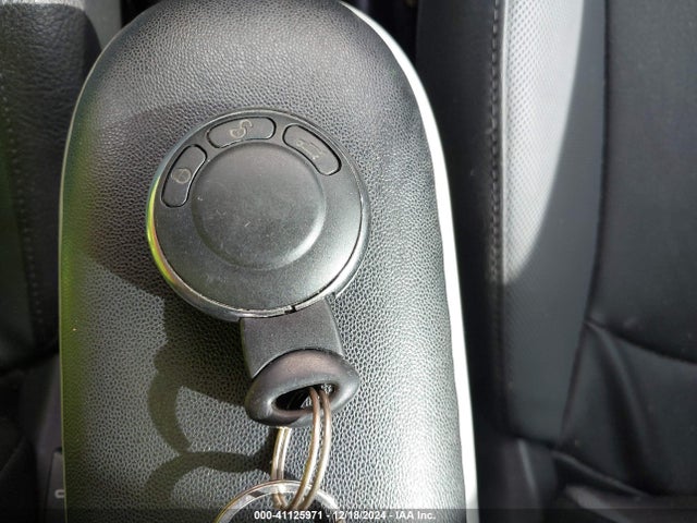 2008 MINI COOPER S WMWMF73558TV38507 Photo 10