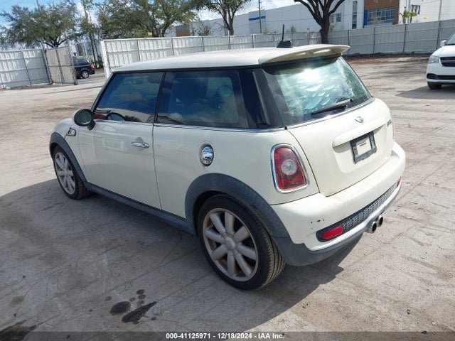 2008 MINI COOPER S WMWMF73558TV38507 Photo 2