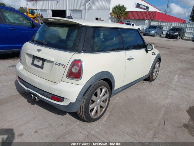 2008 MINI COOPER S WMWMF73558TV38507 Photo 3