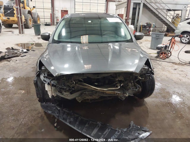 1FADP3F27JL294817 Ford FOCUS SE