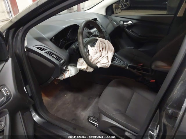 1FADP3F27JL294817 Ford FOCUS SE