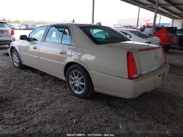 2010 CADILLAC DTS 1G6KD5EY3AU137052 Photo 2