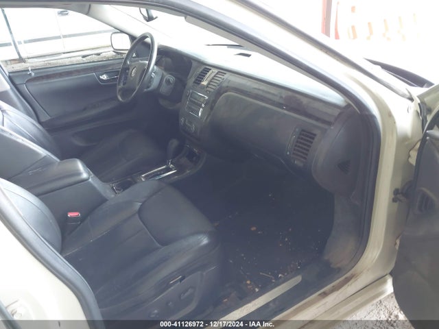 2010 CADILLAC DTS 1G6KD5EY3AU137052 Photo 4