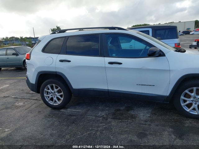 1C4PJLAB3GW258601 Jeep Cherokee Sport