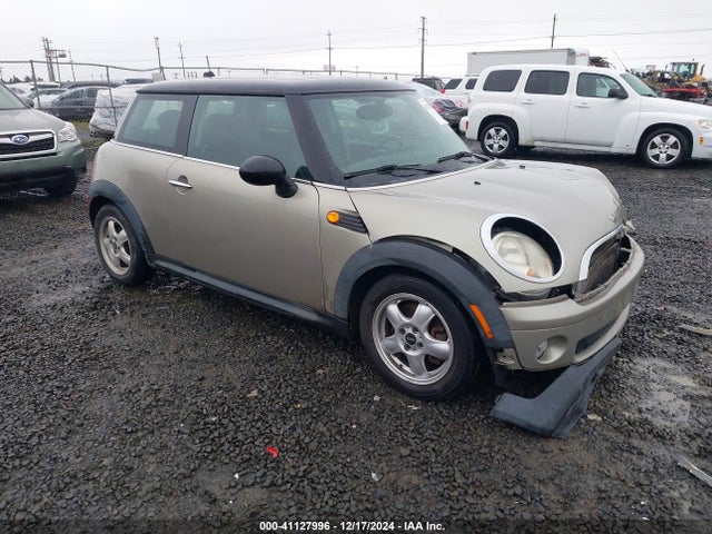 2009 MINI COOPER WMWMF335X9TW75064 Photo 0