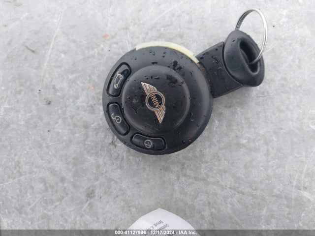 2009 MINI COOPER WMWMF335X9TW75064 Photo 10