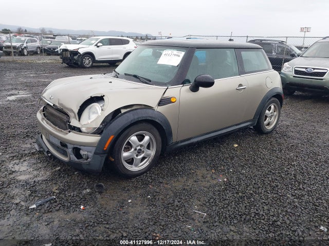 2009 MINI COOPER WMWMF335X9TW75064 Photo 1