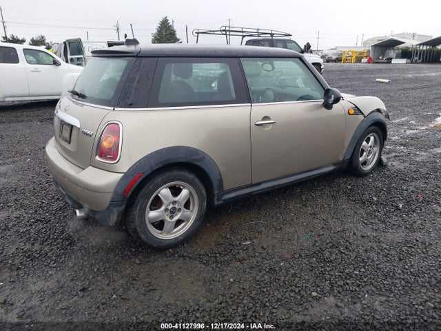 2009 MINI COOPER WMWMF335X9TW75064 Photo 3