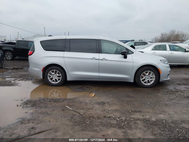 Chrysler Pacifica Touring L 2024 2C4RC1BG1RR133092 Image 13