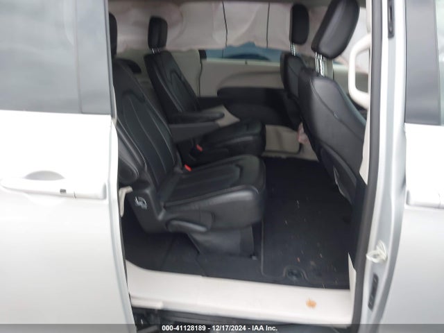 Chrysler Pacifica Touring L 2024 2C4RC1BG1RR133092 Image 8
