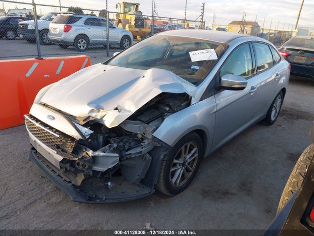 Ford FOCUS SE 2015 1FADP3F20FL206827 Image 2