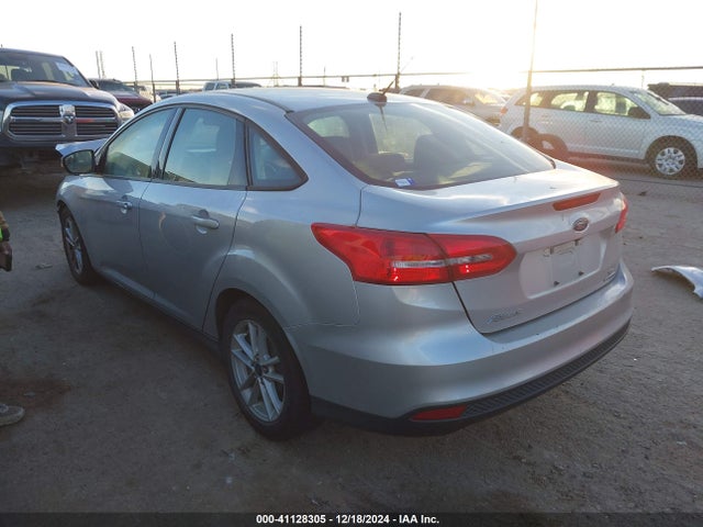 Ford FOCUS SE 2015 1FADP3F20FL206827 Image 3