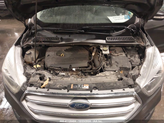 1FMCU9JD4HUA16208 Ford Escape Titanium