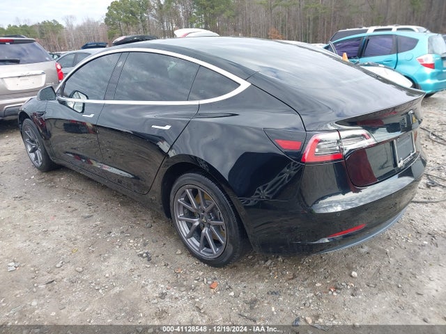 2019 TESLA MODEL 3 5YJ3E1EA4KF304345 Photo 2