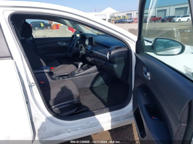 3KPF24ADXME286403 KIA Forte Lxs
