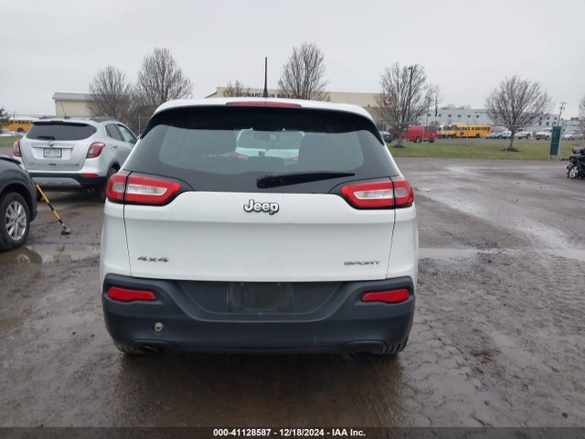 1C4PJMAB2EW264067 Jeep Cherokee Sport