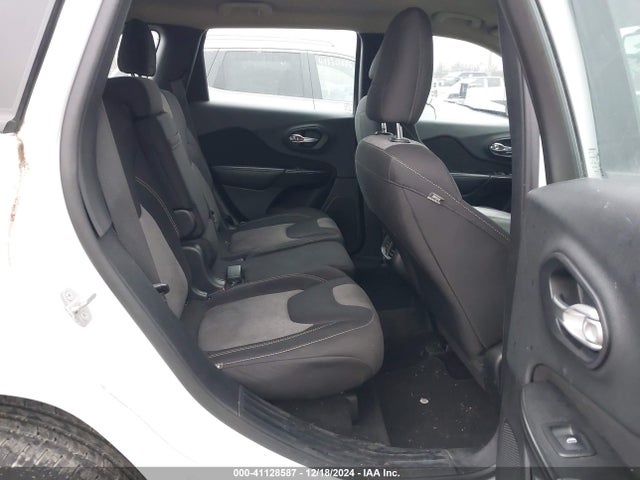 1C4PJMAB2EW264067 Jeep Cherokee Sport