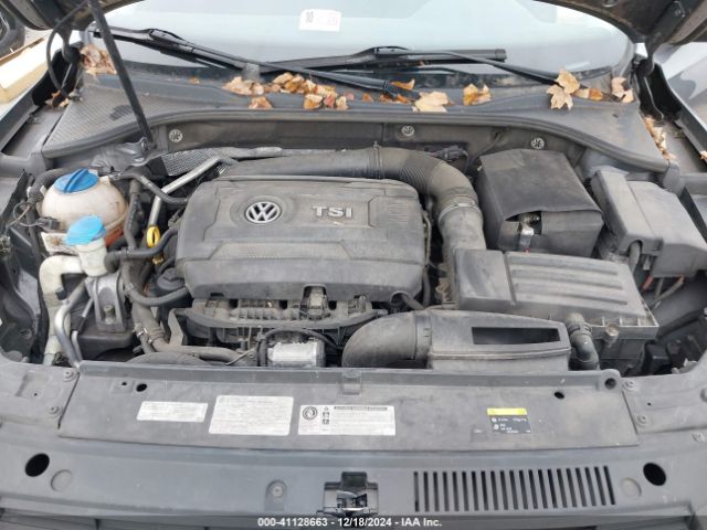 1VWAT7A32FC002219 Volkswagen Passat 1.8t S