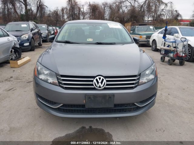 1VWAT7A32FC002219 Volkswagen Passat 1.8t S