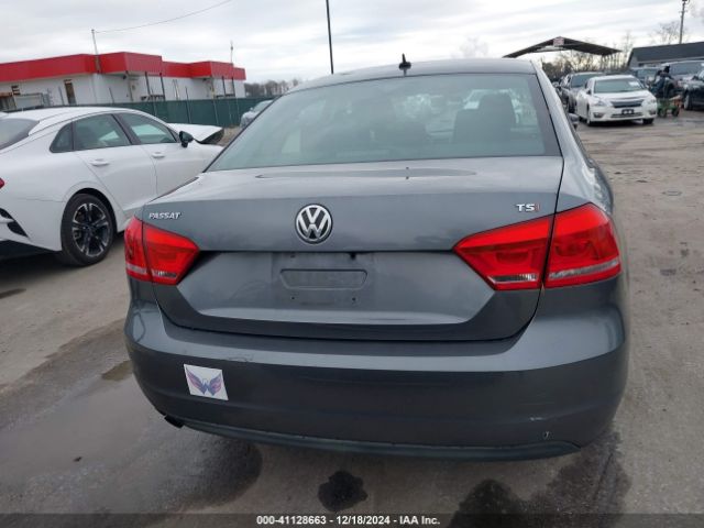 1VWAT7A32FC002219 Volkswagen Passat 1.8t S