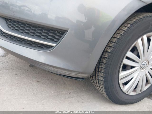 1VWAT7A32FC002219 Volkswagen Passat 1.8t S