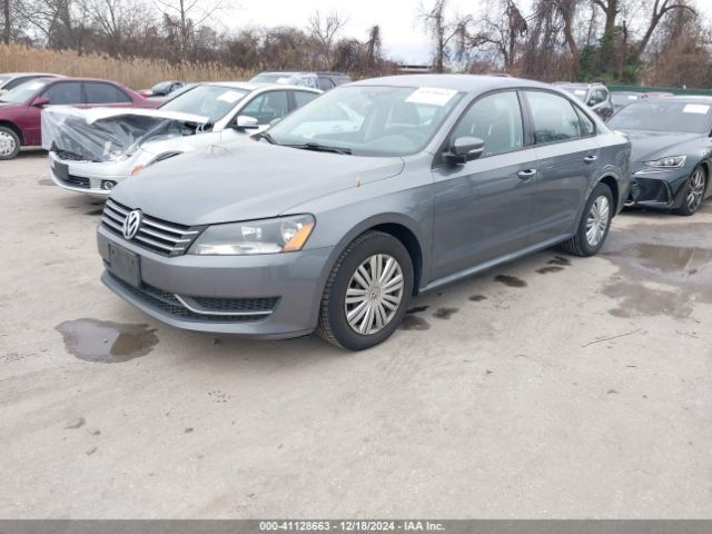 1VWAT7A32FC002219 Volkswagen Passat 1.8t S