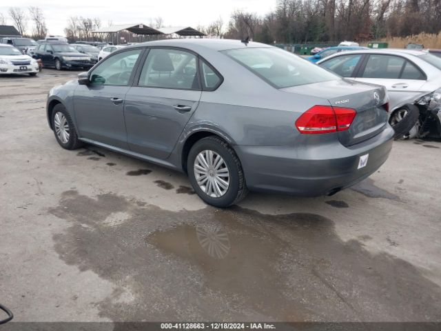 1VWAT7A32FC002219 Volkswagen Passat 1.8t S