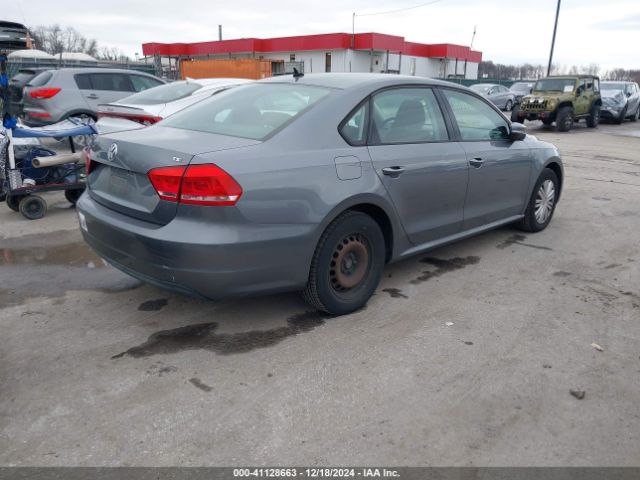 1VWAT7A32FC002219 Volkswagen Passat 1.8t S