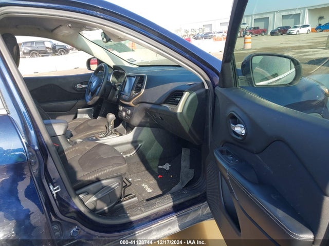 1C4PJLCB0GW167878 Jeep Cherokee Latitude