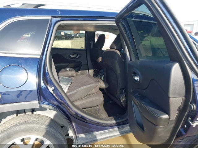 1C4PJLCB0GW167878 Jeep Cherokee Latitude
