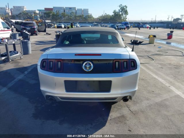 1ZVBP8EM0E5293324 Ford Mustang V6